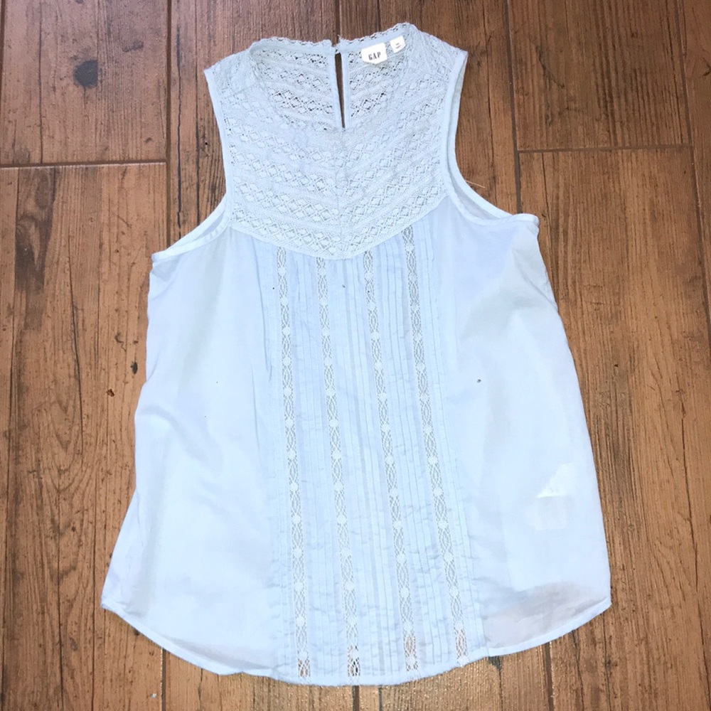 Women’s XS GAP sleeveless blouse